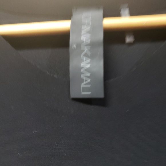 Norma Kamali black Shift Pullover Dress with crew neck- size Small - Picture 3 of 3